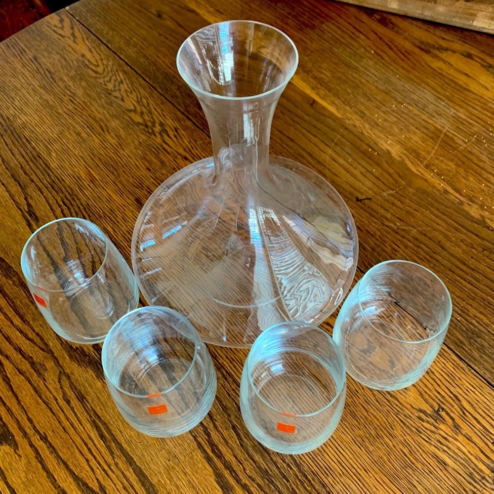 Decanter and stemless glasses